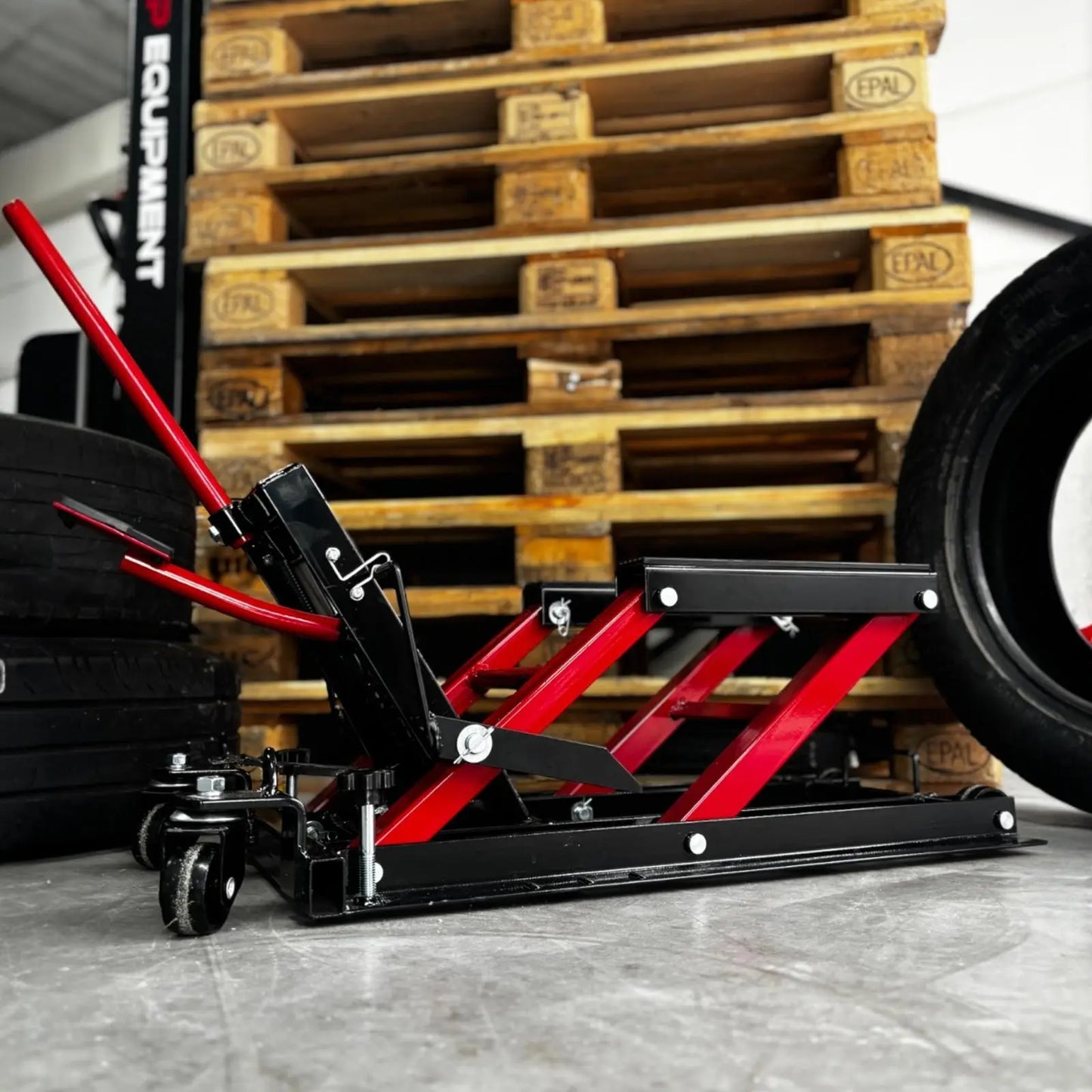 Motorkrik 700kg | hydraulische voetpendaal | verrijdbaar HDKTOOLS